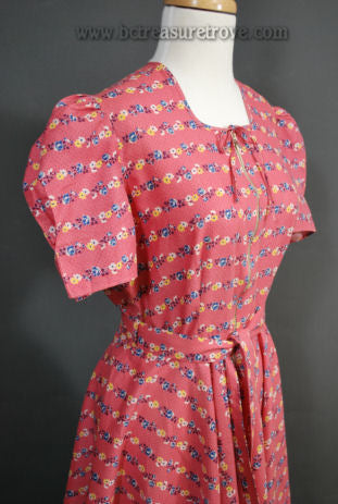 Late 1930s to Early 1940s Vintage Dressing Gown or Hostess Dress Small –  Belle à Coeur Treasure Trove